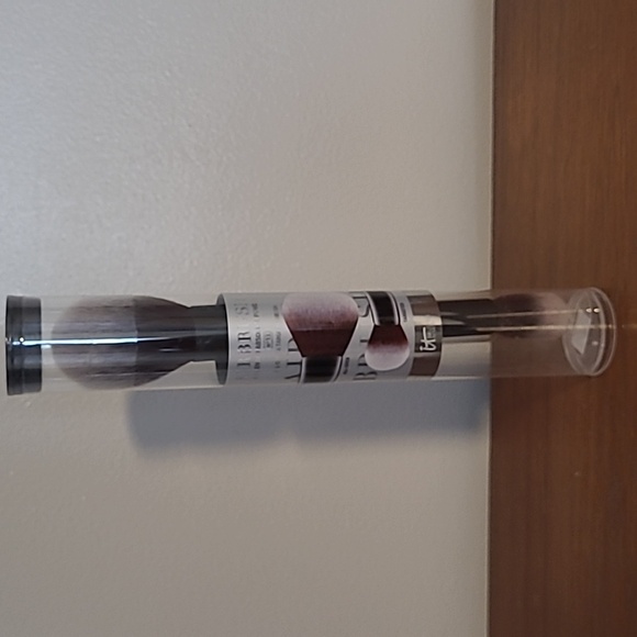 IT Cosmetics brush - Picture 1 of 2